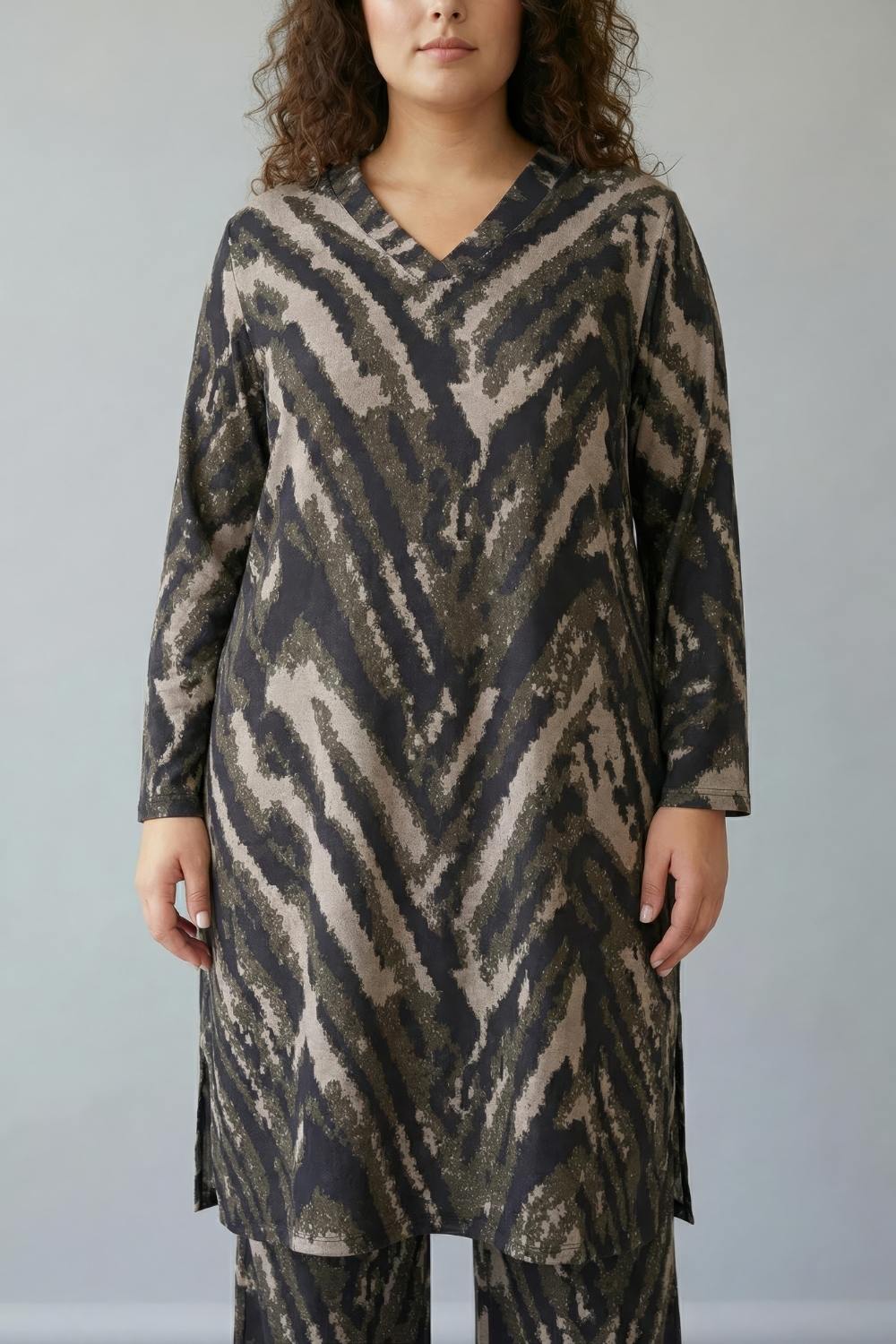 Plus Size Black & Beige Abstract Kurta SnugWeave™ Winter Coord Set