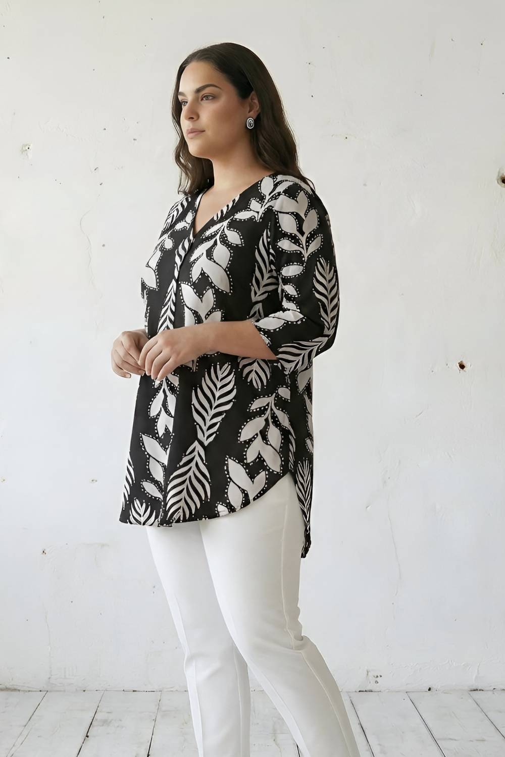 Plus Size Black White Leaf Print V Neck Top
