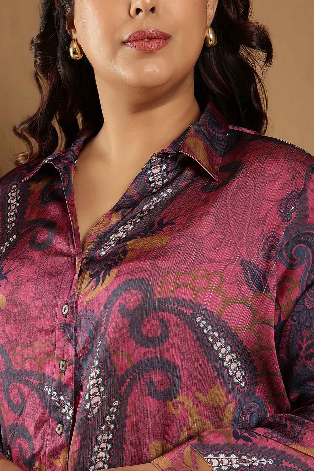 Plus Size Magenta Paisley Print High Slit Longline Satin Shirt for Women
