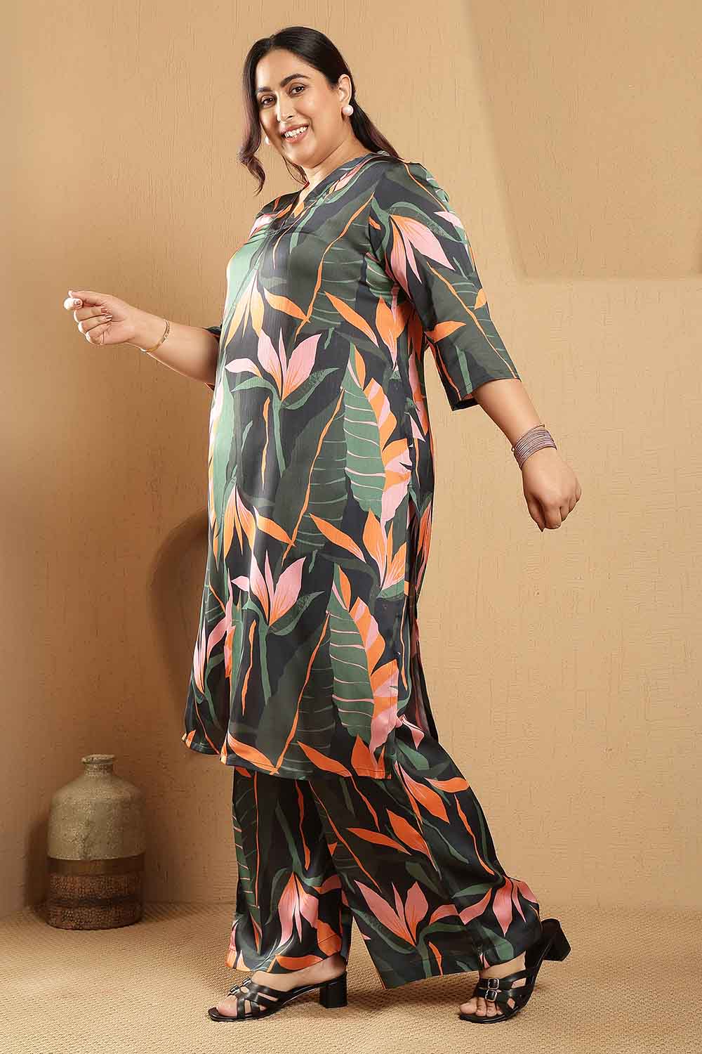 Plus Size Black Tropical Leaf Print Satin Kurta Coord Set for Women