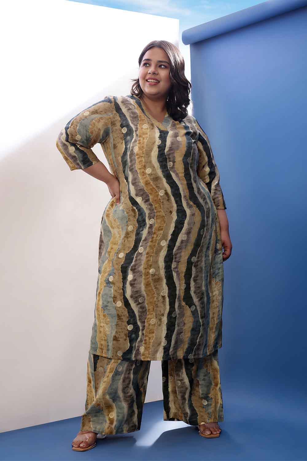 Plus Size Earthy Abstract Print V Neck Kurta Coord Set