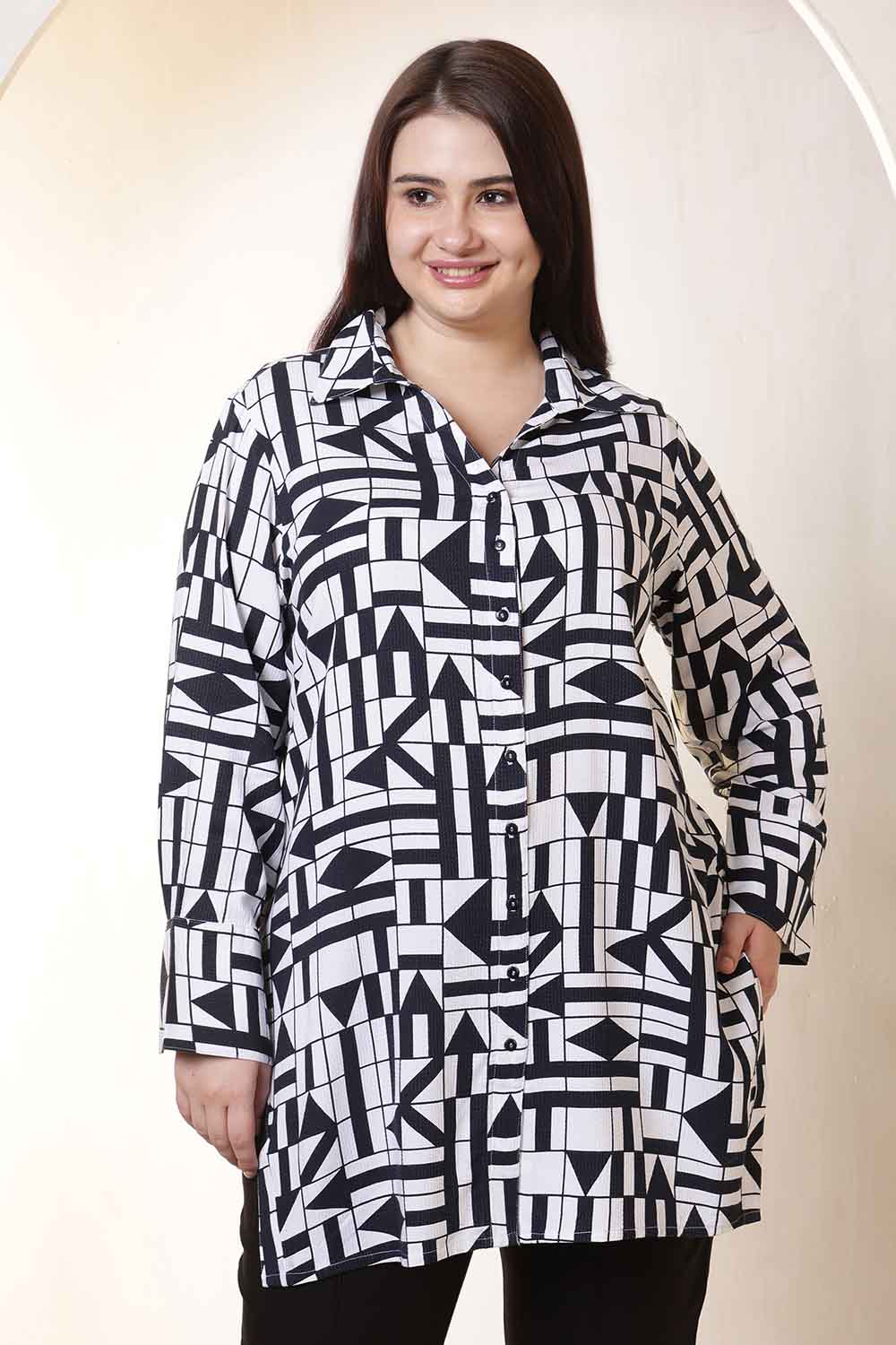 Plus Size Plus Size Black & White Geometric Print High Slit Styled Cuff Cotton Shirt