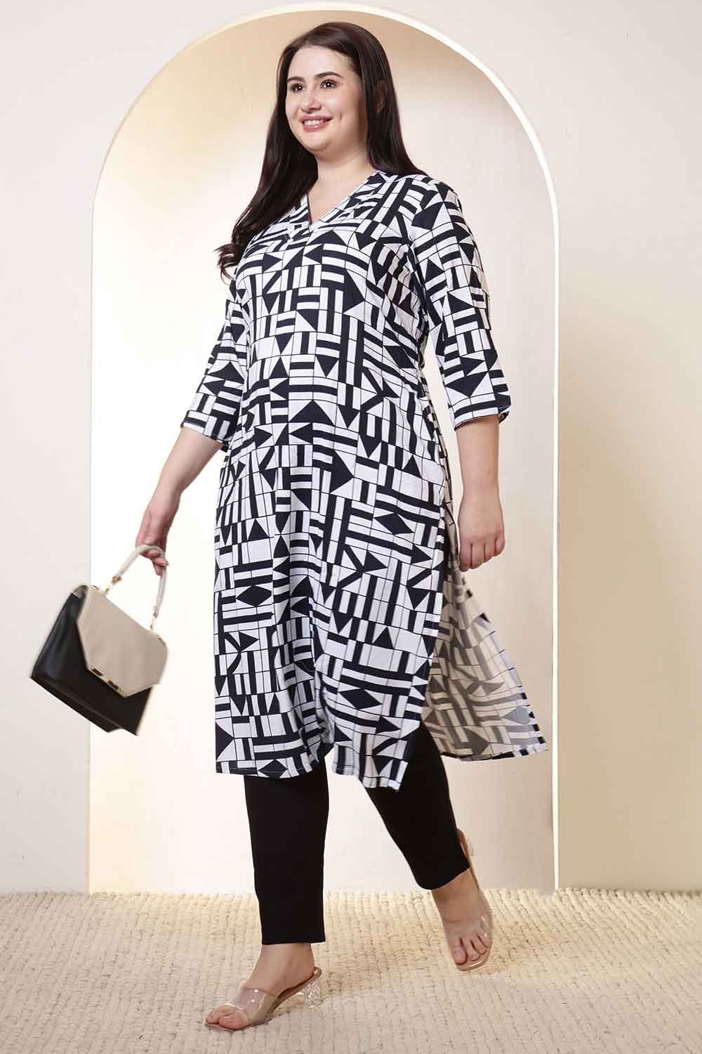 Plus Size Plus Size Black & White Geometric Print V Neck Kurta