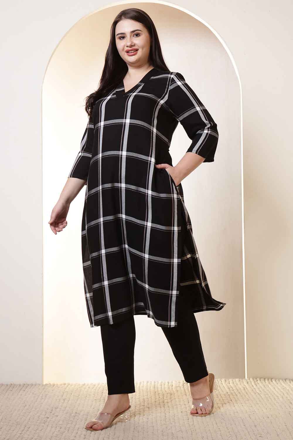 Plus Size Black & White Checkered V-Neck Rayon Twill Kurta for Women