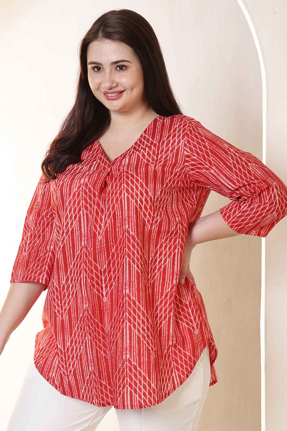Plus Size Plus Size Bold Red & White Print V Neck Cotton Top