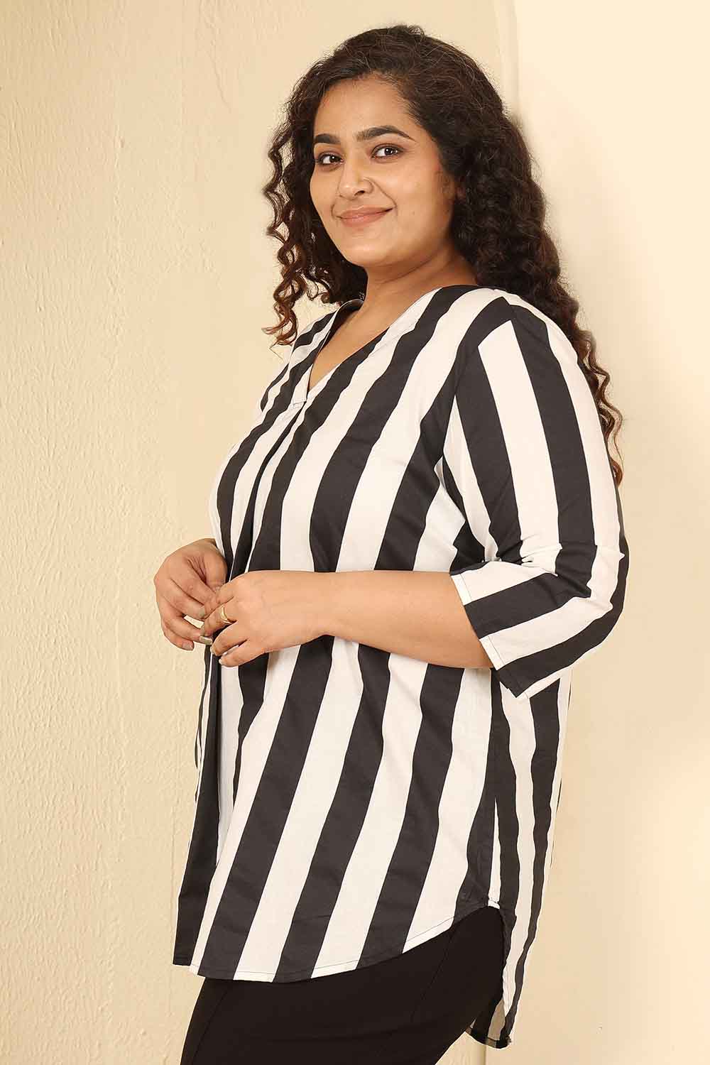 Comfortable Plus Size Bold Striped Cotton V Neck Top