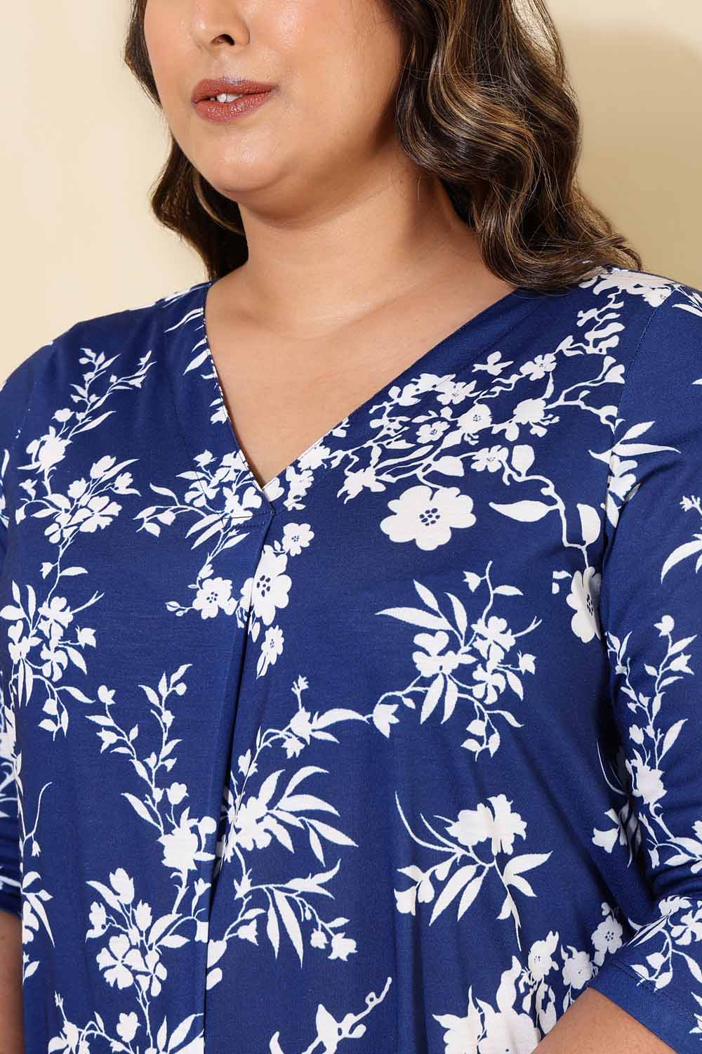 Comfortable Plus Size Blue White Floral Print Centre Pleat Top