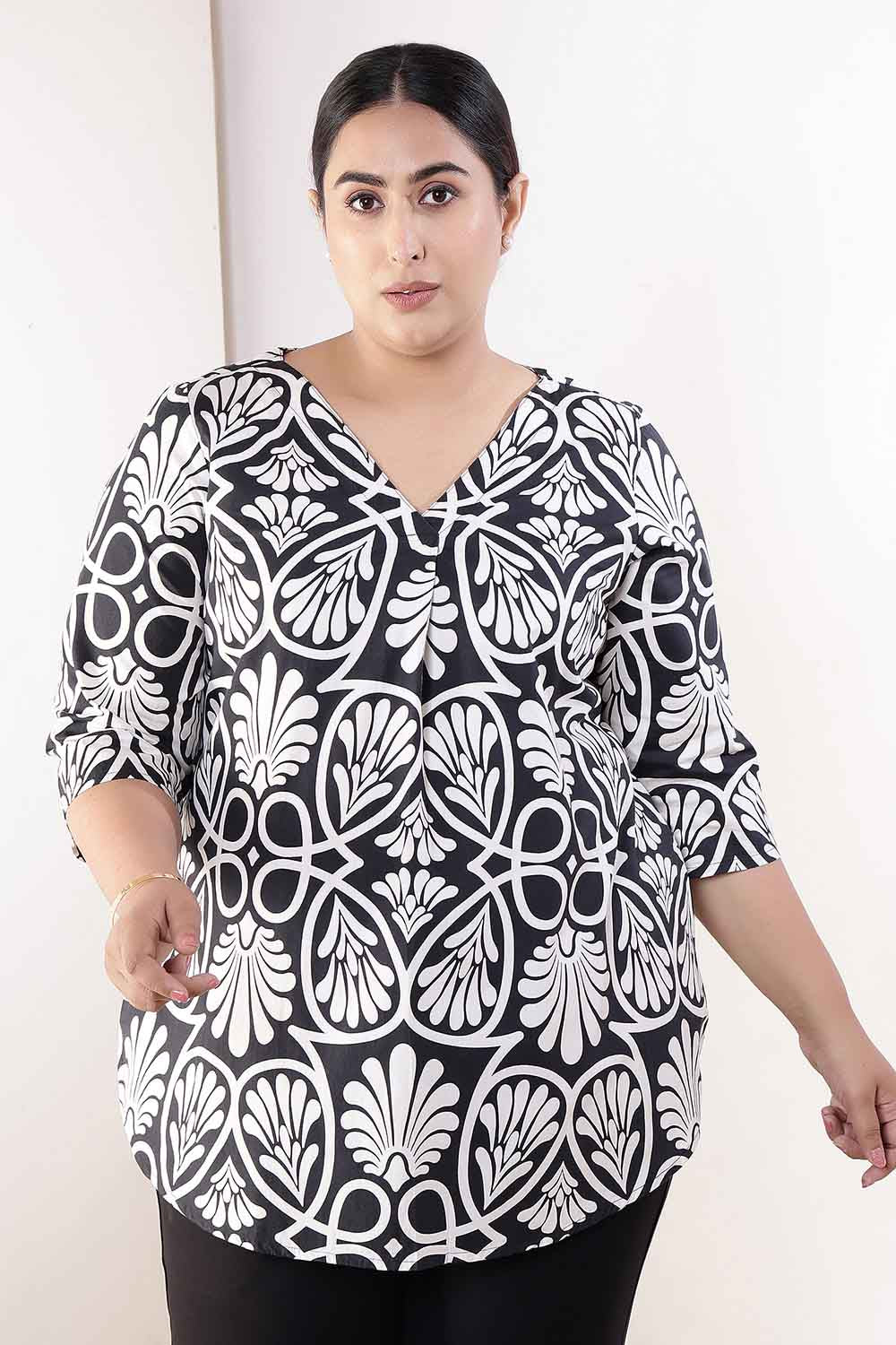 Plus Size Black & White Floral Print Cotton V-Neck Top