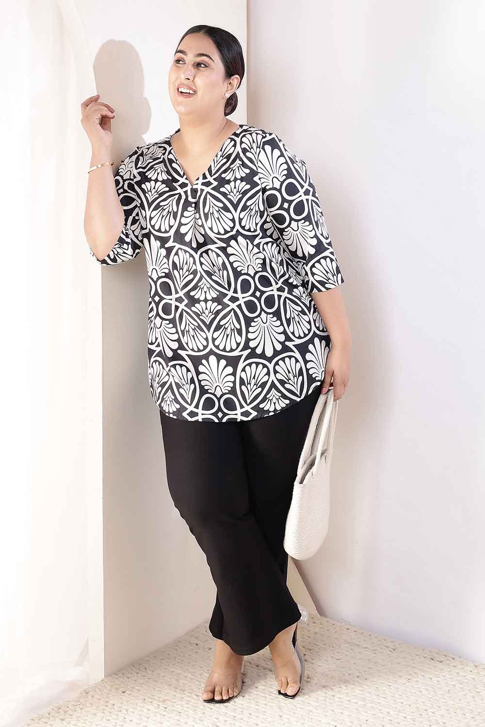 Plus Size Black & White Floral Print Cotton V-Neck Top