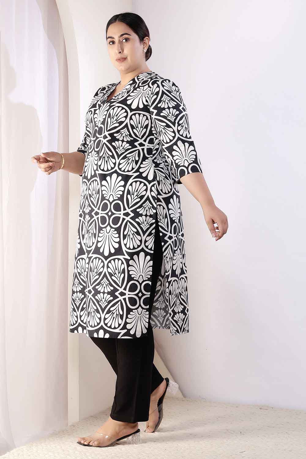 Plus Size Black & White Floral Print V Neck Cotton Kurta for Women