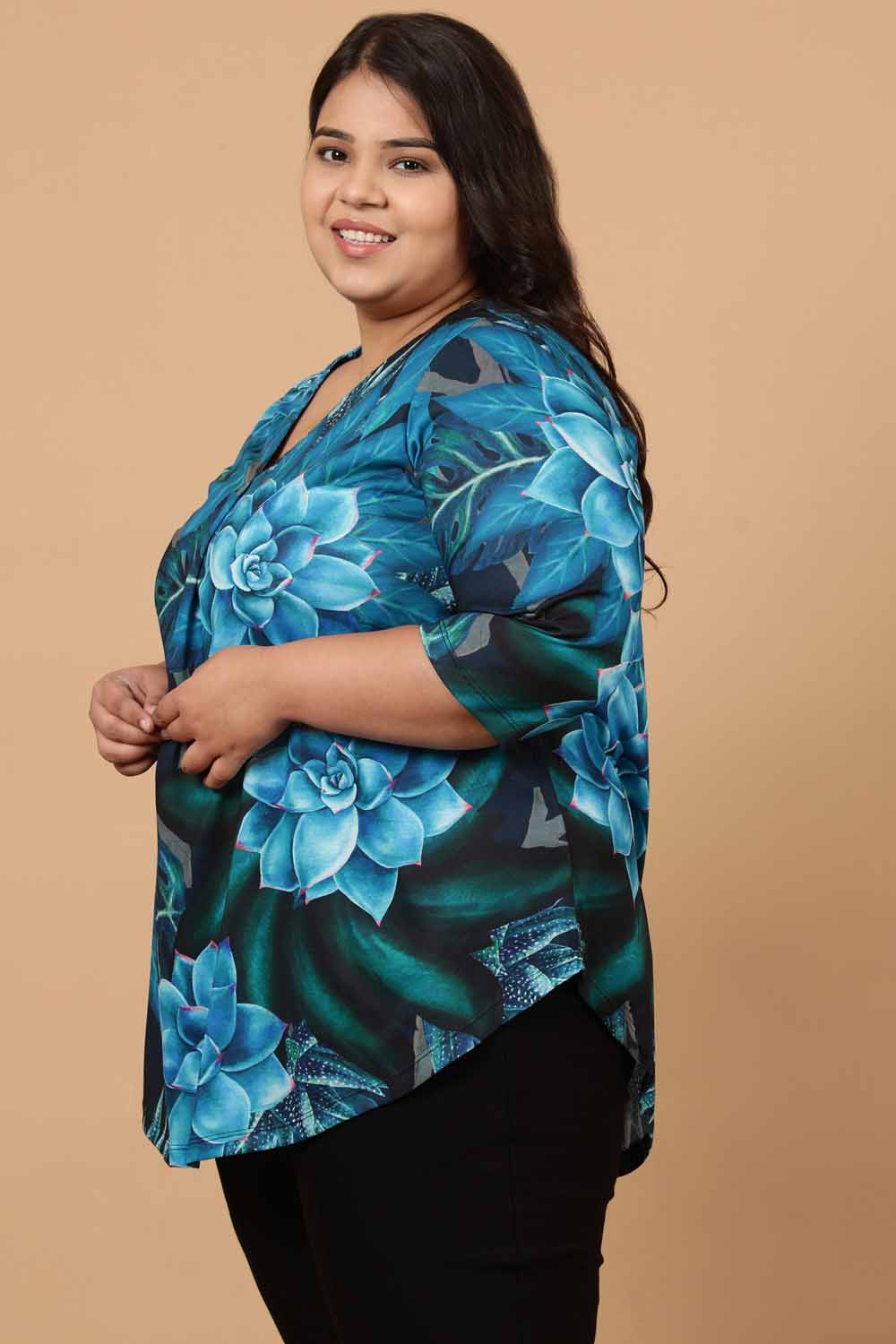 Comfortable Plus Size Black Deepwater Printed Centre Pleat Top