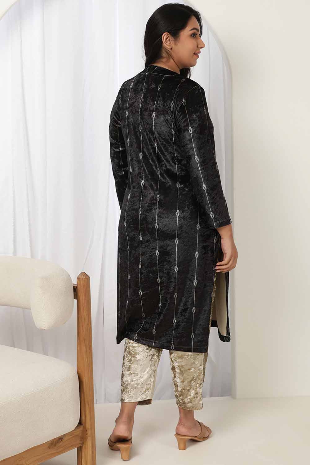 Comfortable Black Printed Velvet V Neck Kurta