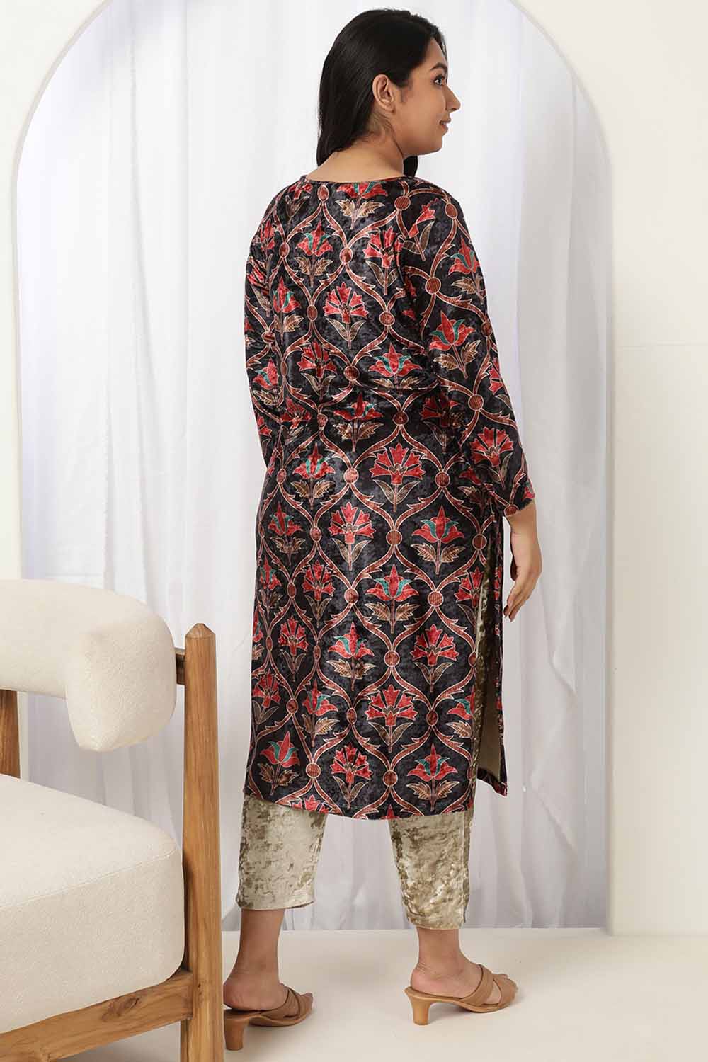 Comfortable Ethnic Motif Velvet Kurta