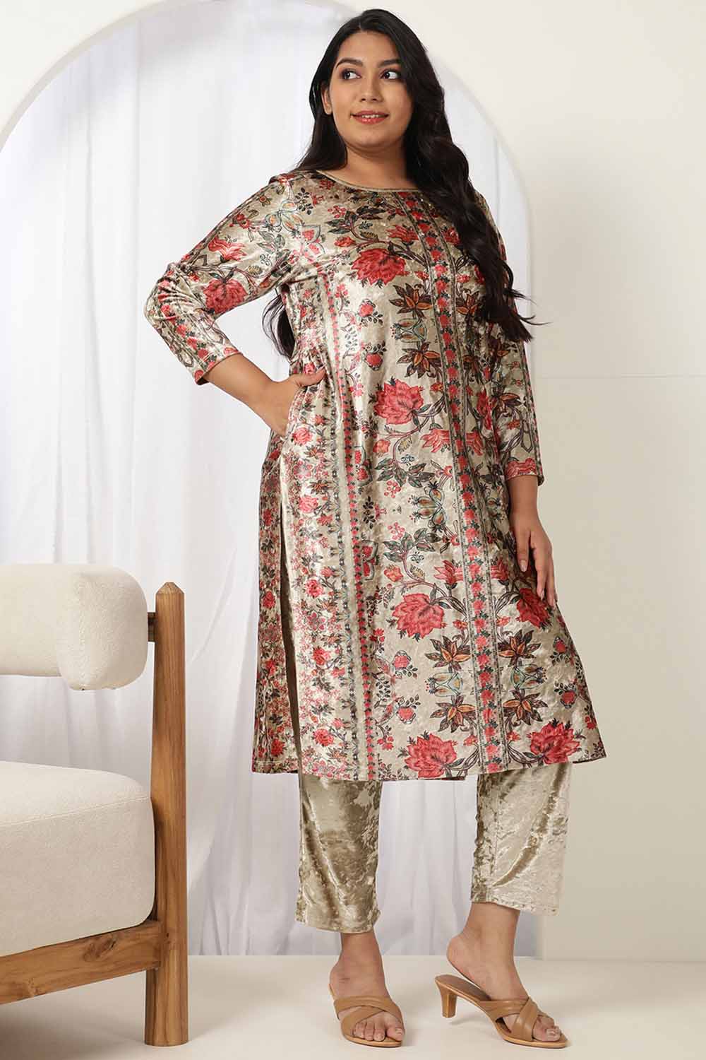 Plus Size Ethnic Floral Round Neck Velvet Kurta