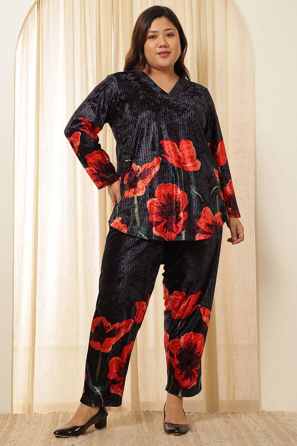 Plus Size Black Floral Print Borders Velvet Coord Set