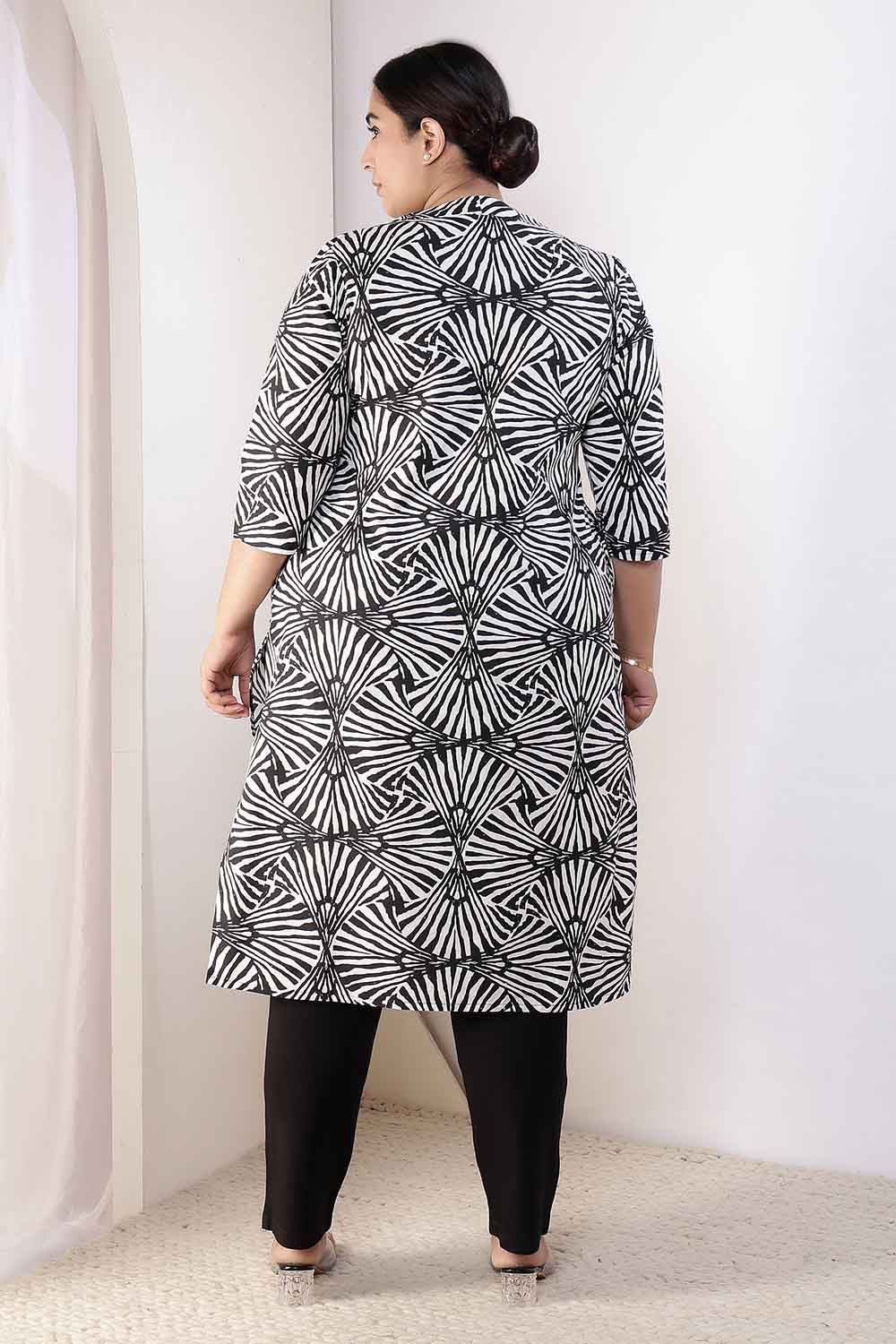 Plus Size Black & White Abstract Print V Neck Cotton Kurta