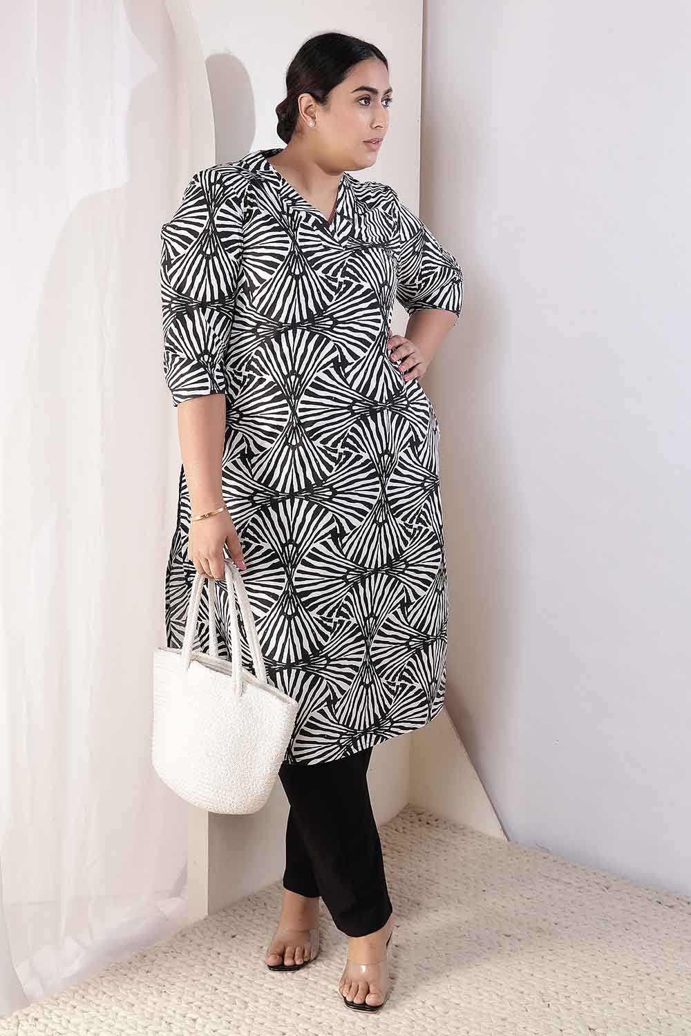 Plus Size Black & White Abstract Print V Neck Cotton Kurta