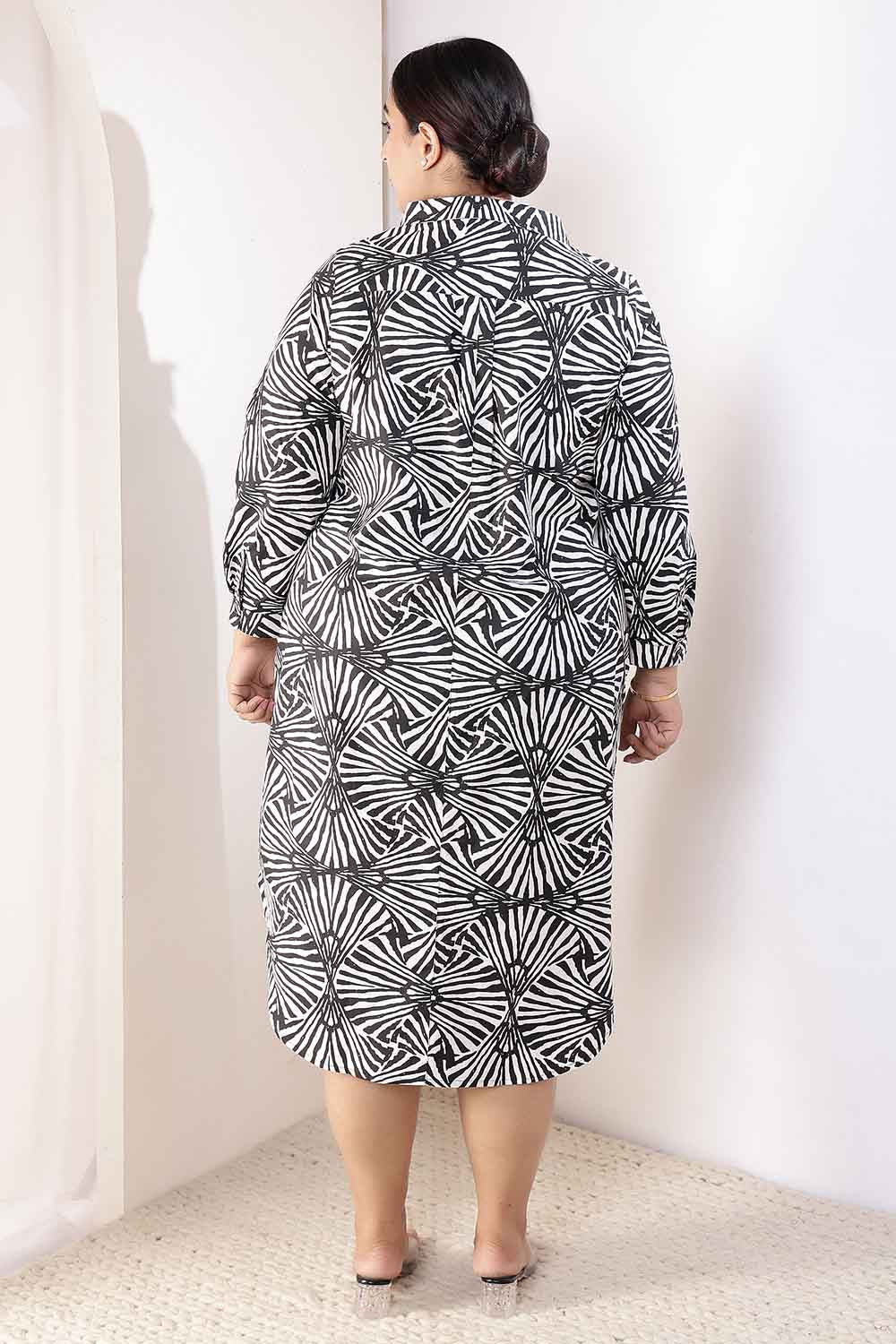 Plus Size Black & White Abstract Print Shirt Dress