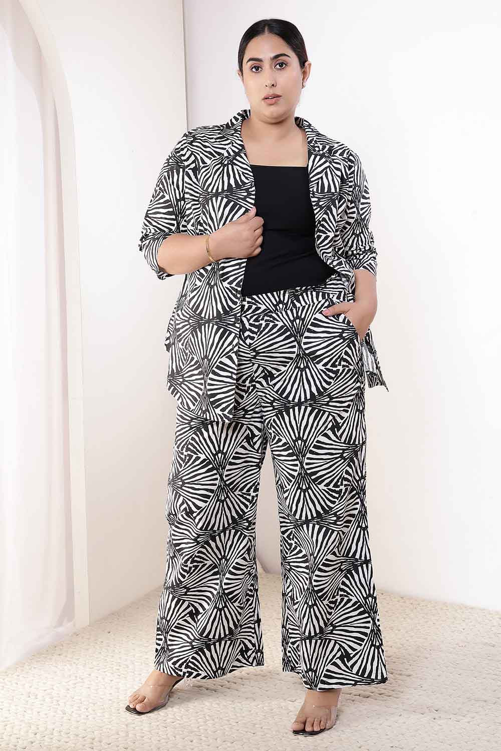 Plus Size Black & White Abstract Print Shirt Coord Set