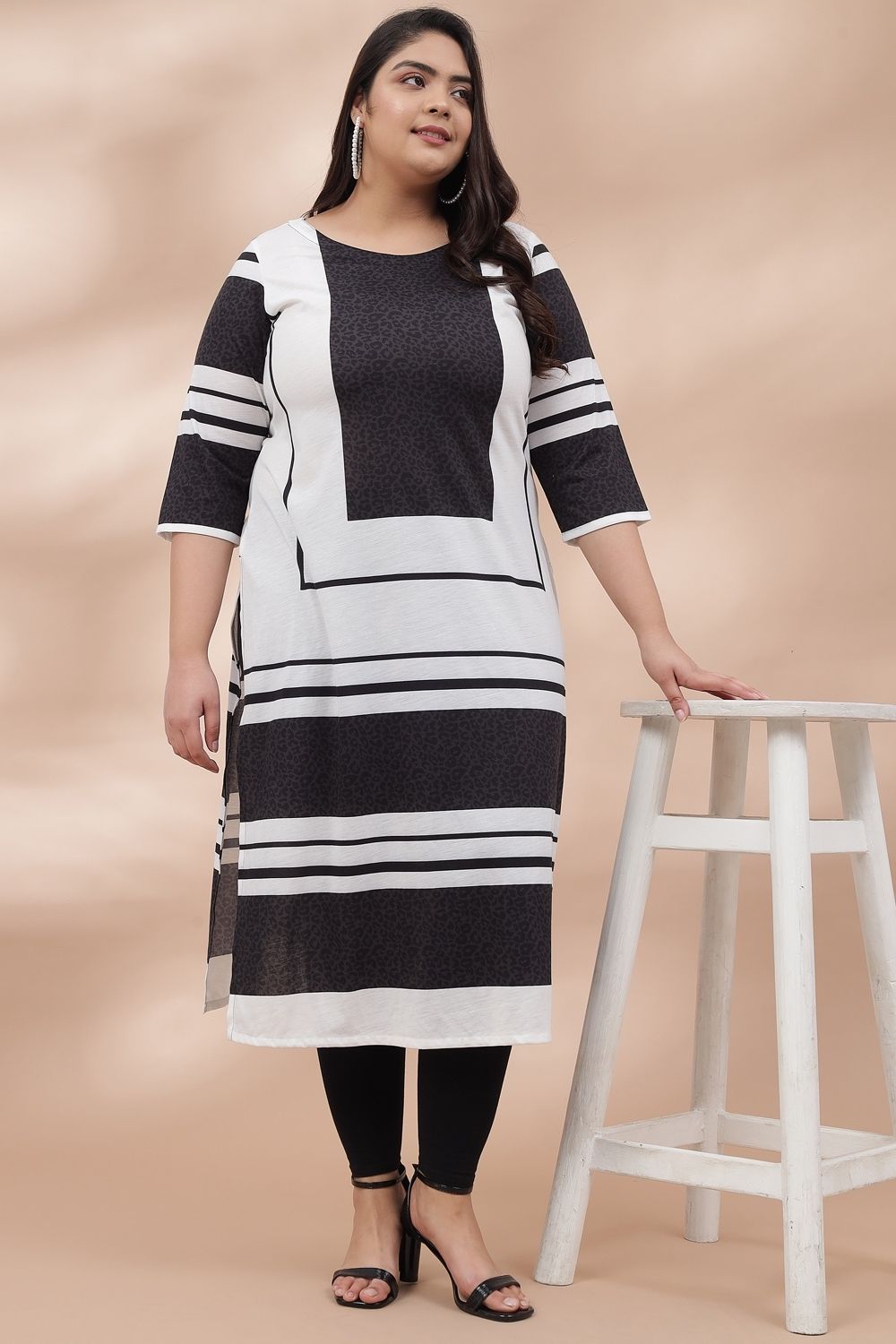 Monochrome Perfect Frame Printed Kurti for Women