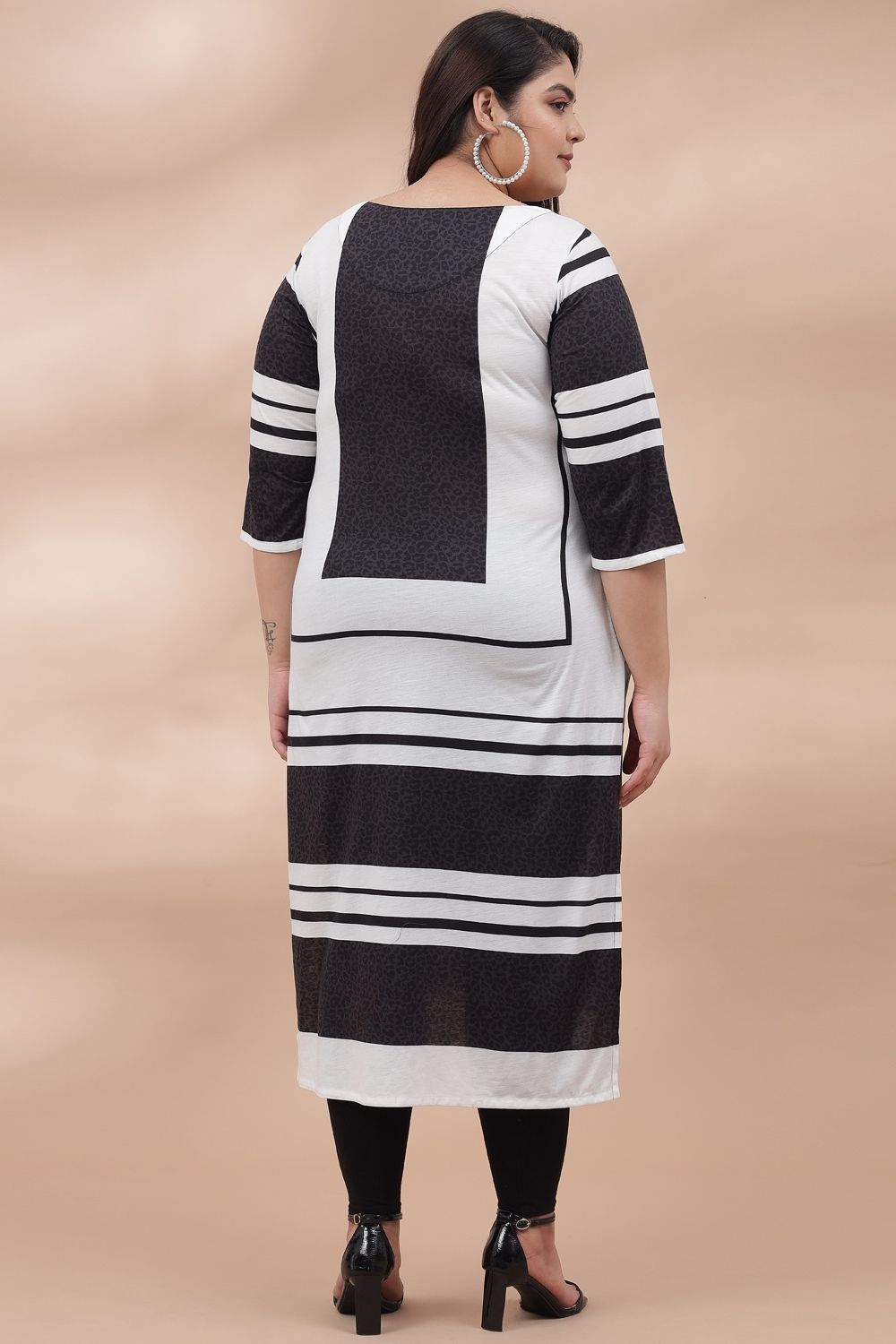 Comfortable Monochrome Perfect Frame Printed Kurti