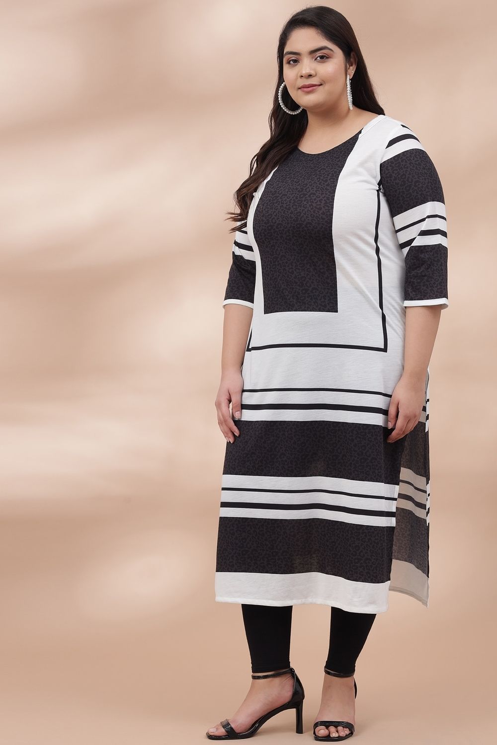 Monochrome Perfect Frame Printed Kurti