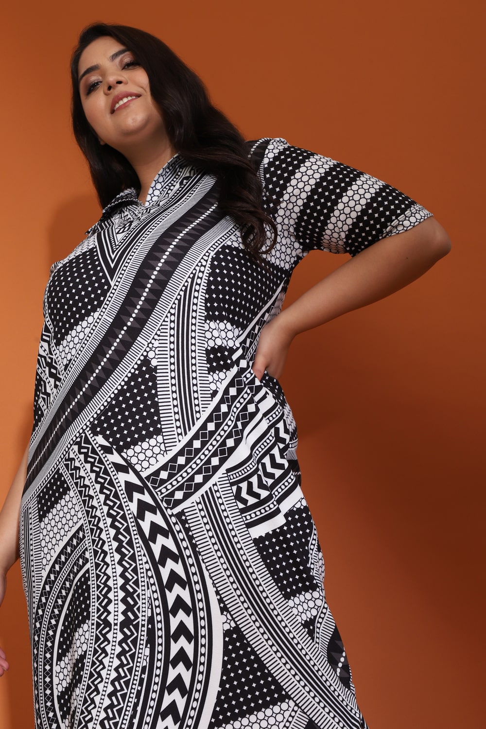 Wave Melody Monochrome Side Slit Long Dress