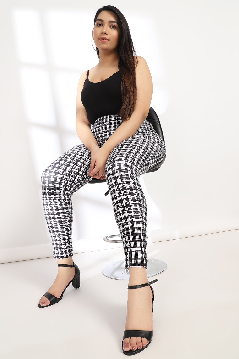 Comfortable White Black Houndstooth Tummy Shaper Printed Leggings