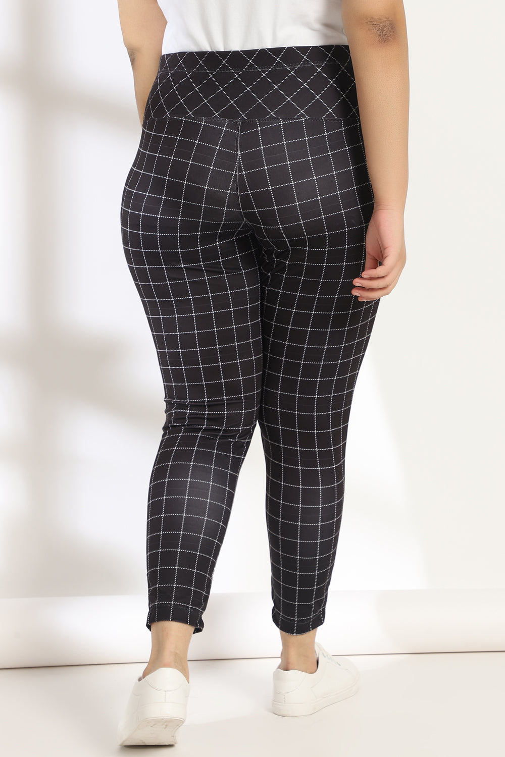 Comfortable Black White Plaids Tummy Shaper Printed Leggings