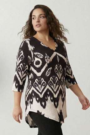 Plus Size Black White Print Centre Pleat Top