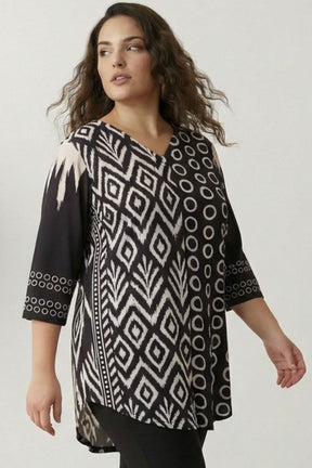 Plus Size Black White Geometric Print Top