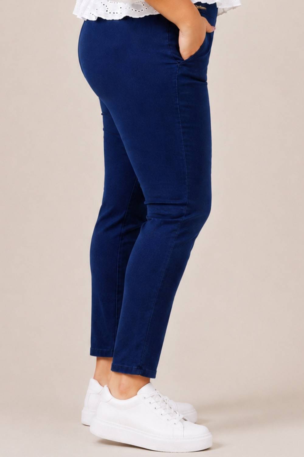 Comfortable Navy Blue Light Fade Straight Fit Jeans