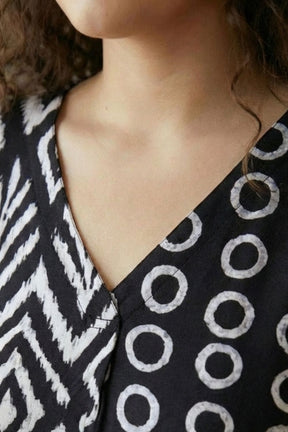 Plus Size Black White Geometric Print Top