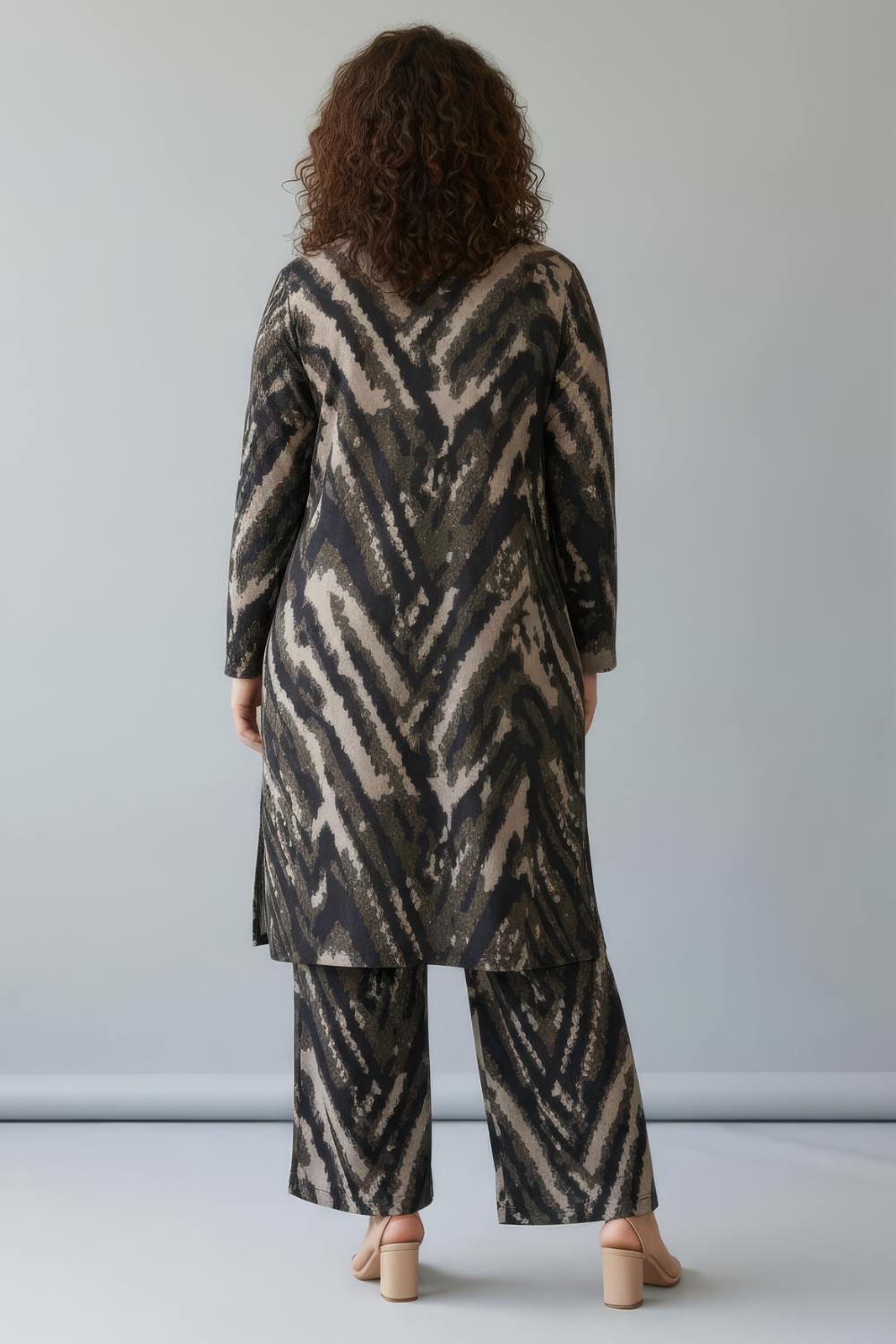 Comfortable Plus Size Black & Beige Abstract Kurta SnugWeave™ Winter Coord Set