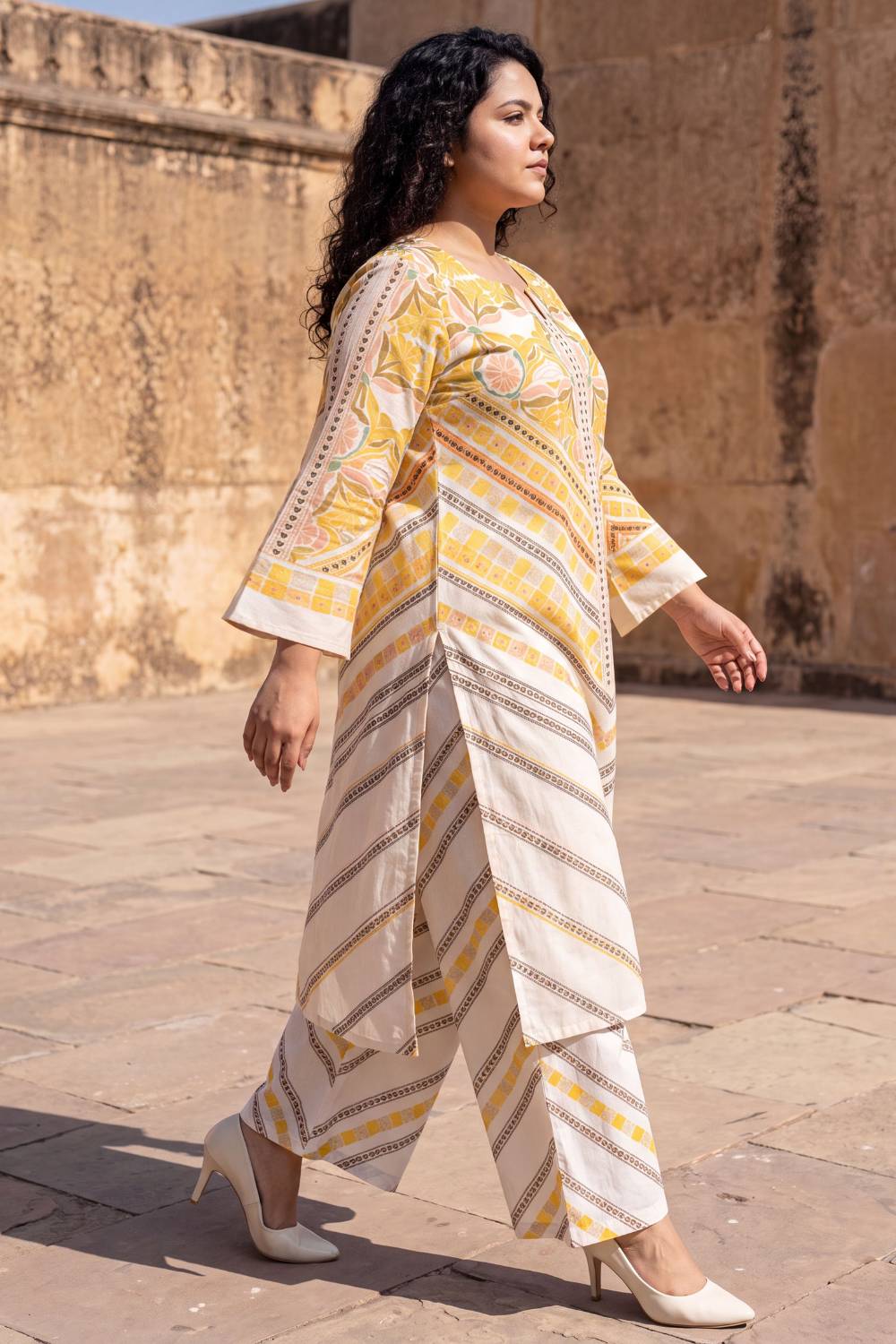 Plus Size Plus Size Beige Floral Geometric Print Cotton Kurta Coord Set