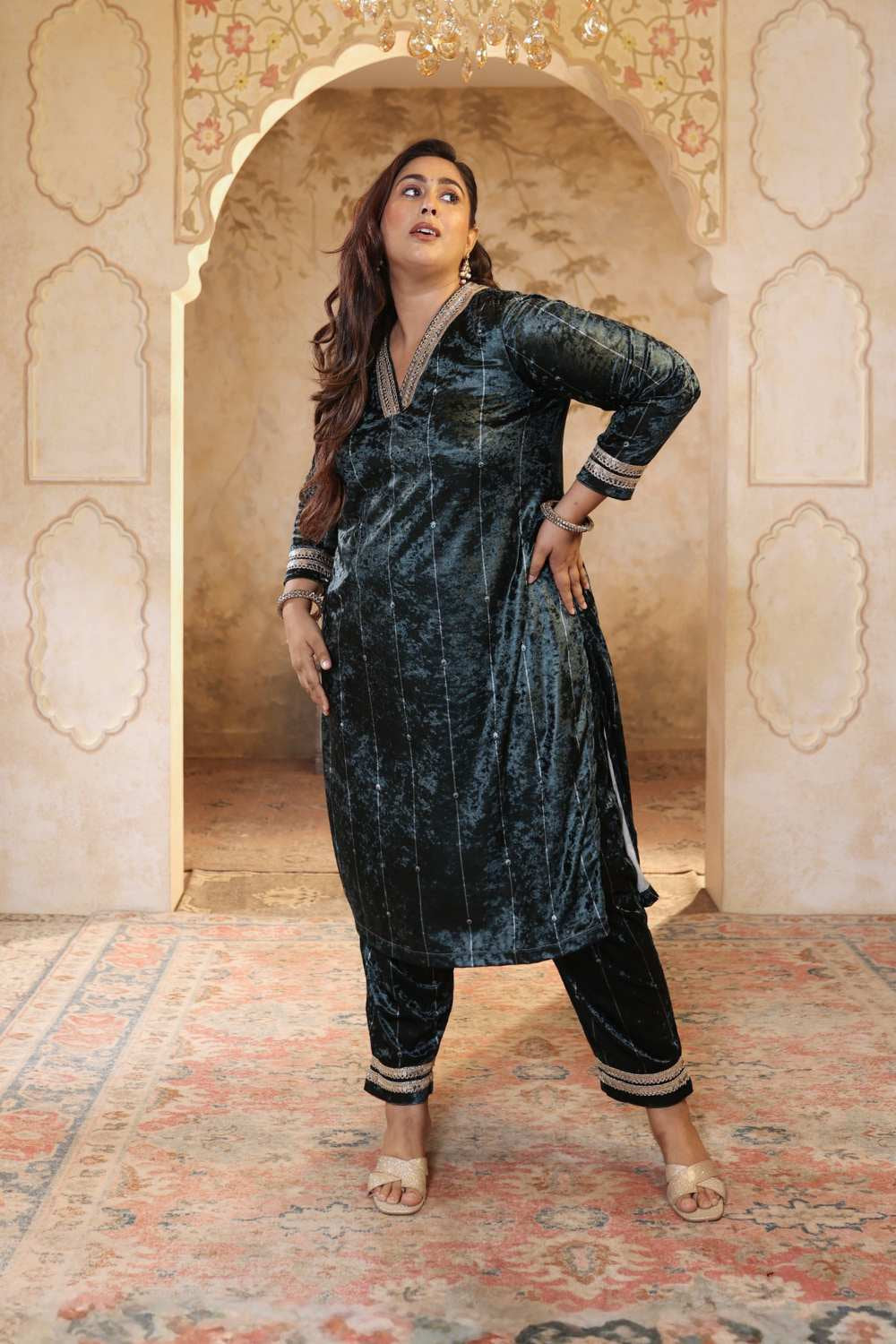 Plus Size Emerald Velvet V Neck Suit Set for Women