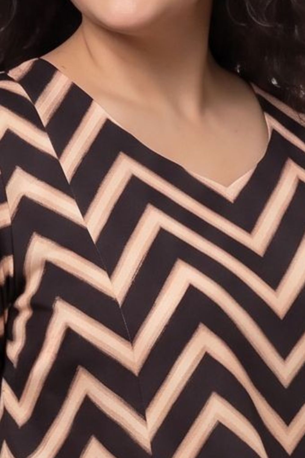Plus Size Plus Size Black Rose Chevron Print Midi Dress