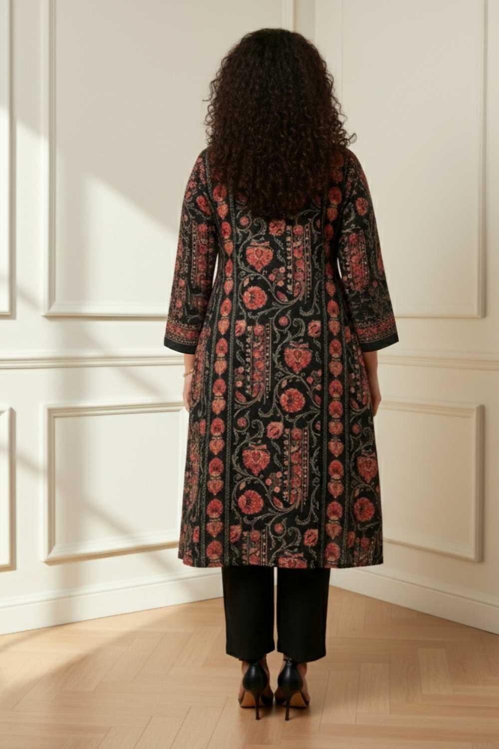 Comfortable Plus Size Black Floral Round Neck SnugWeave™ Winter Kurta