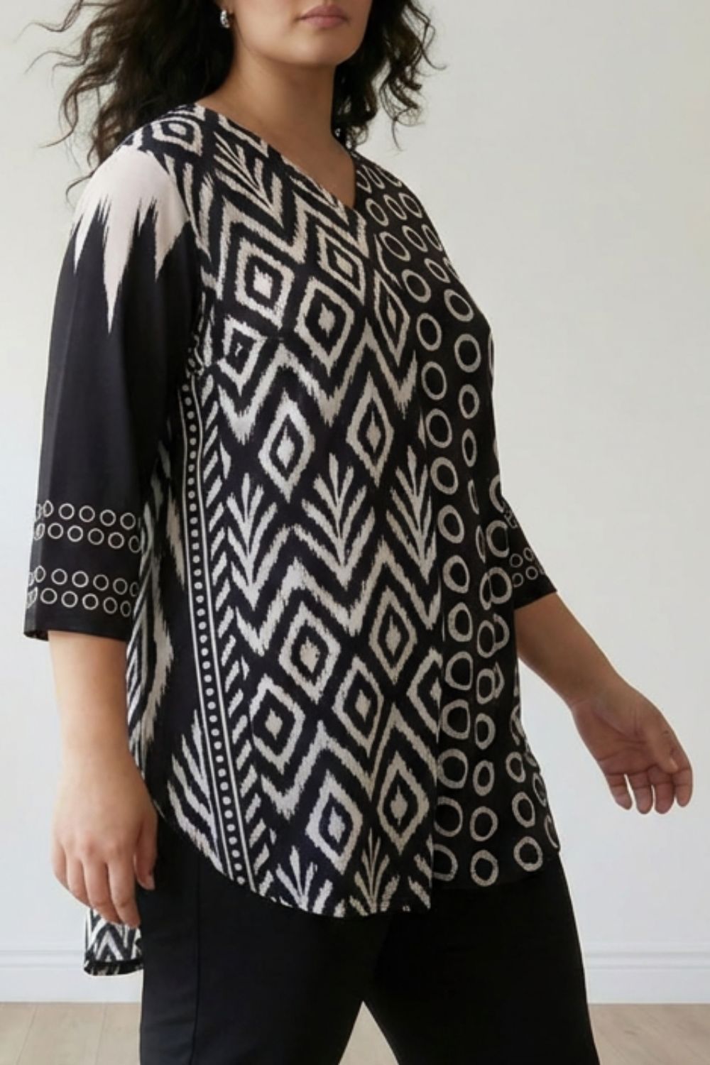 Plus Size Black White Geometric Print Top for Women
