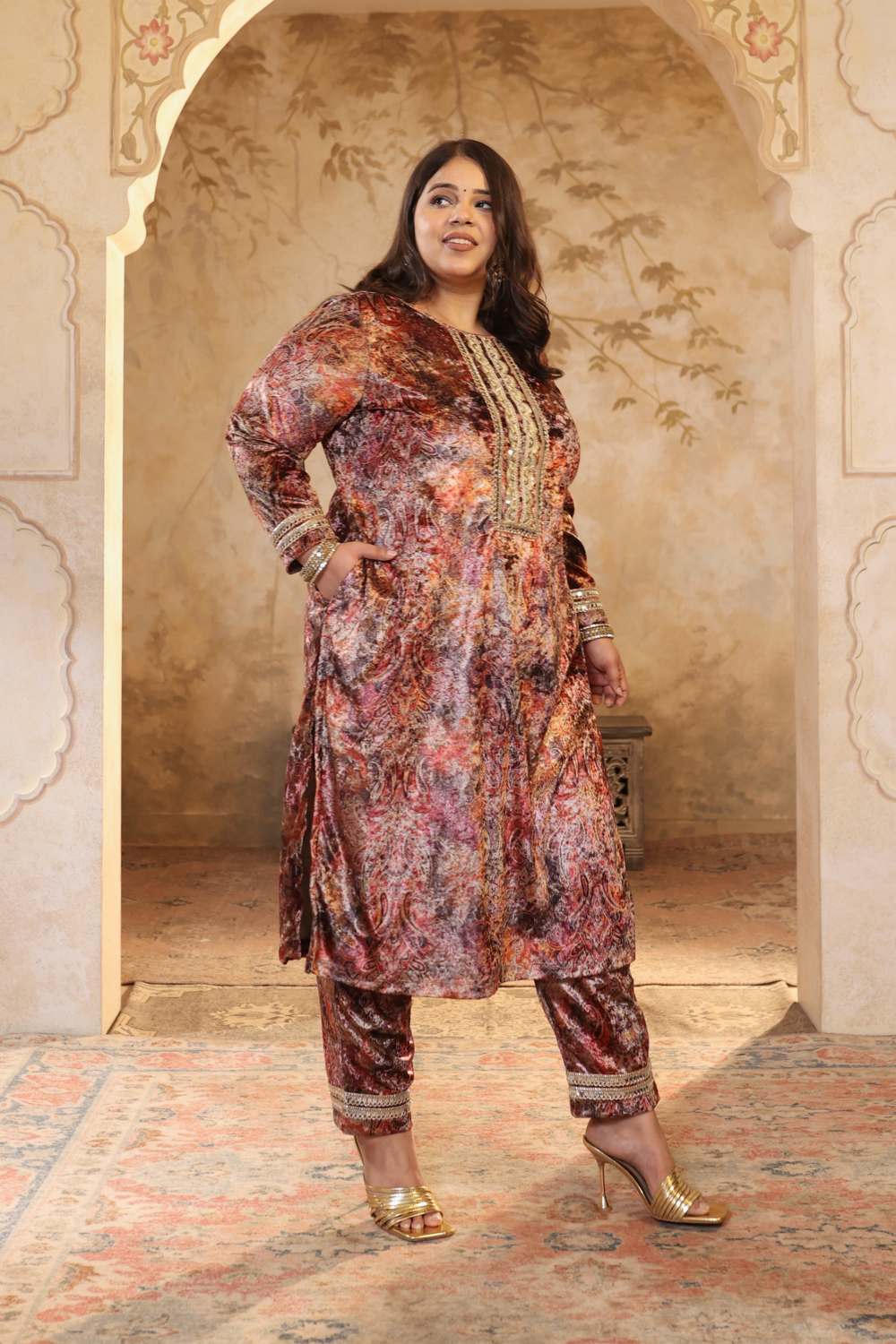 Plus Size Maroon Paisley Print Velvet Suit Set