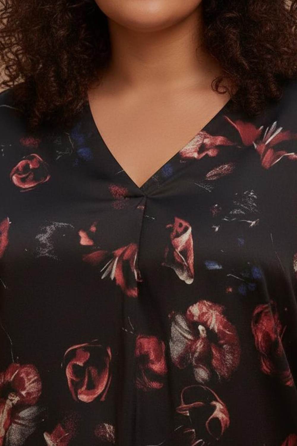 Plus Size Plus Size Black Floral Print V-Neck Satin Top