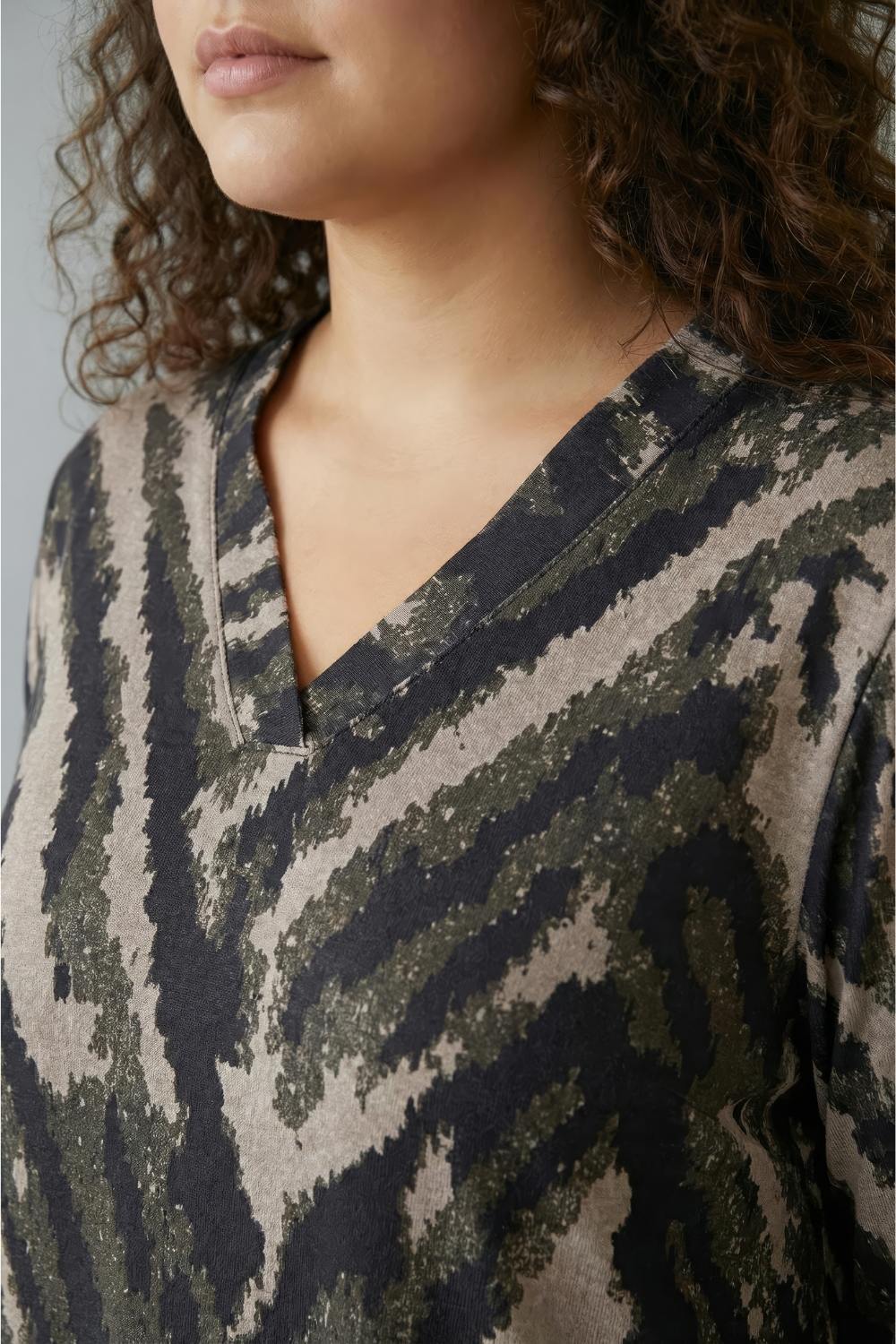 Plus Size Plus Size Black & Beige Abstract Kurta SnugWeave™ Winter Coord Set