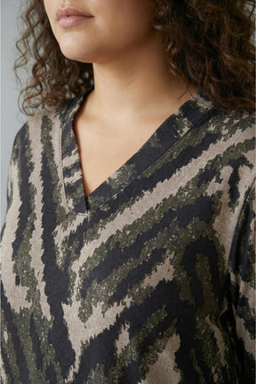 Plus Size Black & Beige Abstract Kurta SnugWeave™ Winter Coord Set
