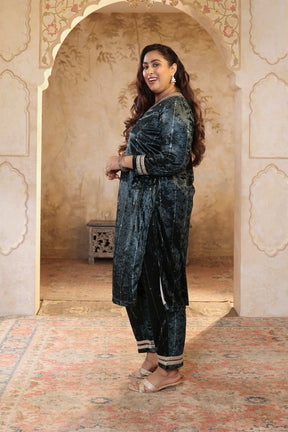 Plus Size Emerald Velvet V Neck Suit Set