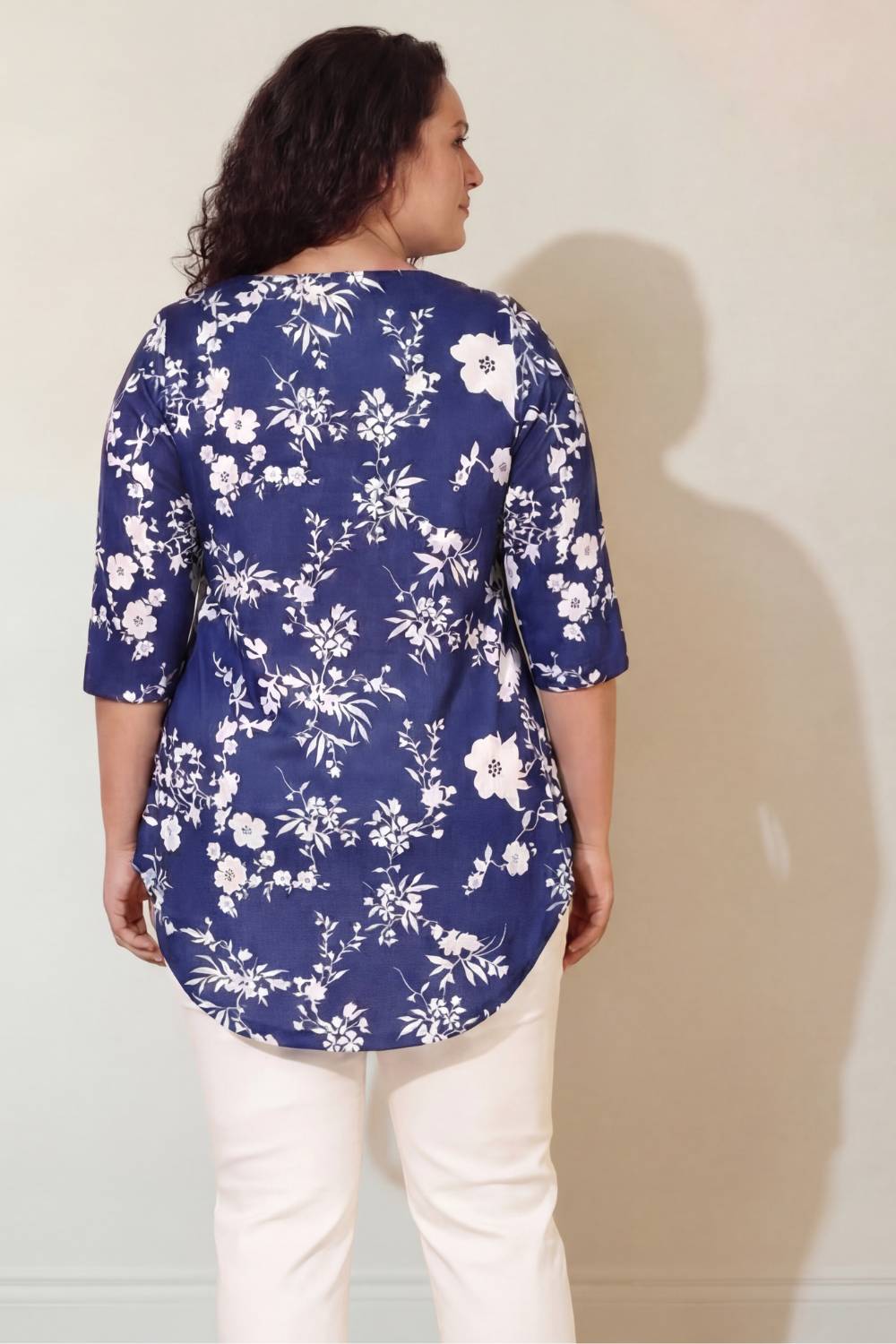Comfortable Plus Size Blue White Floral Print Centre Pleat Top