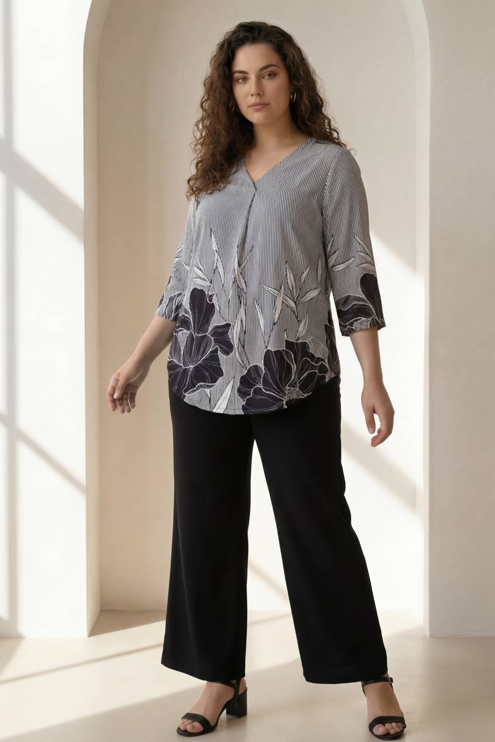 Comfortable Plus Size Black White Monochromatic Floral Print Centre Pleat Top