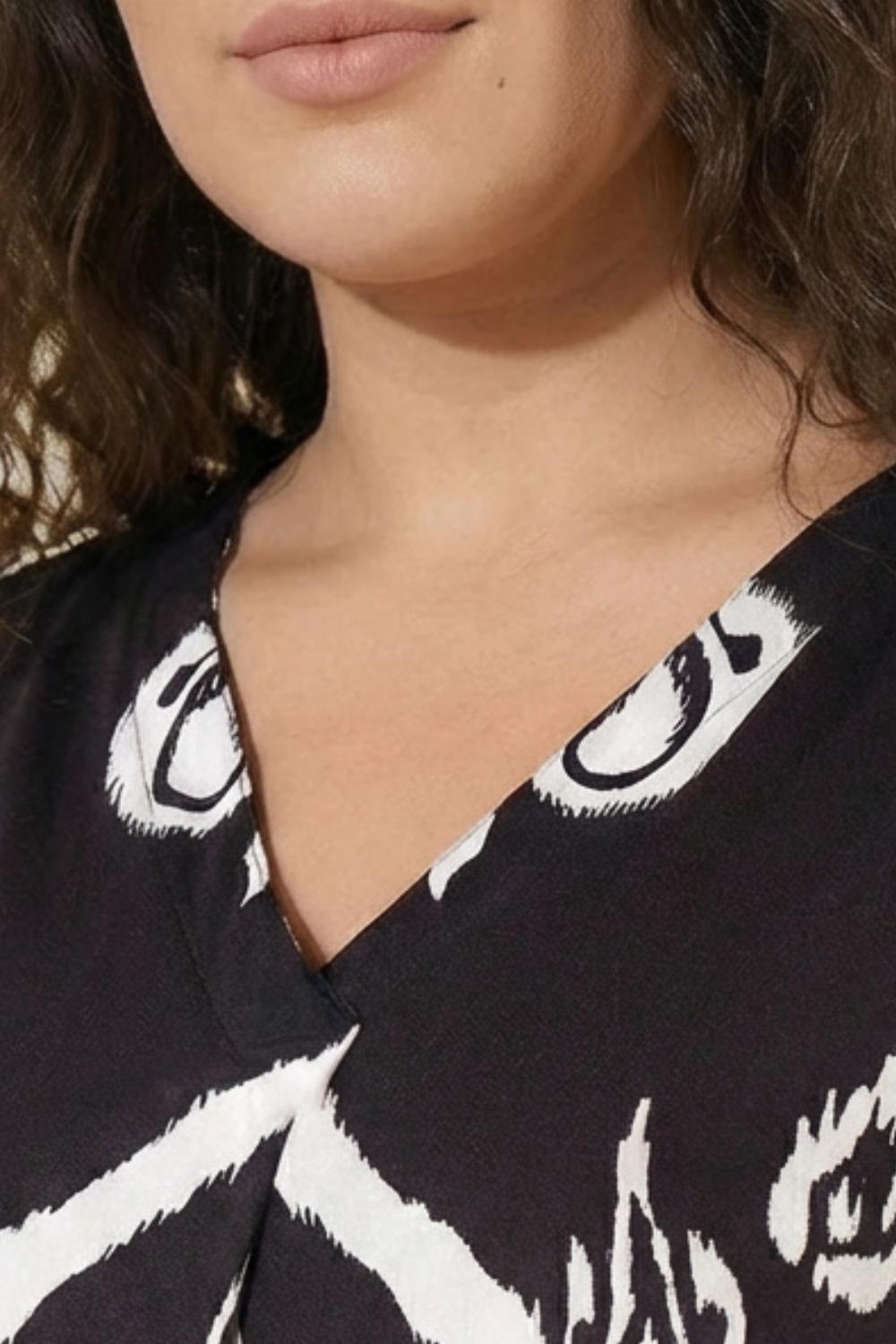 Plus Size Black White Print Centre Pleat Top for Women