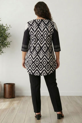 Plus Size Black White Geometric Print Top