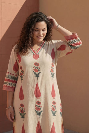 Plus Size Beige & Red Mughal Floral Booti Print Cotton V-Neck Kurta