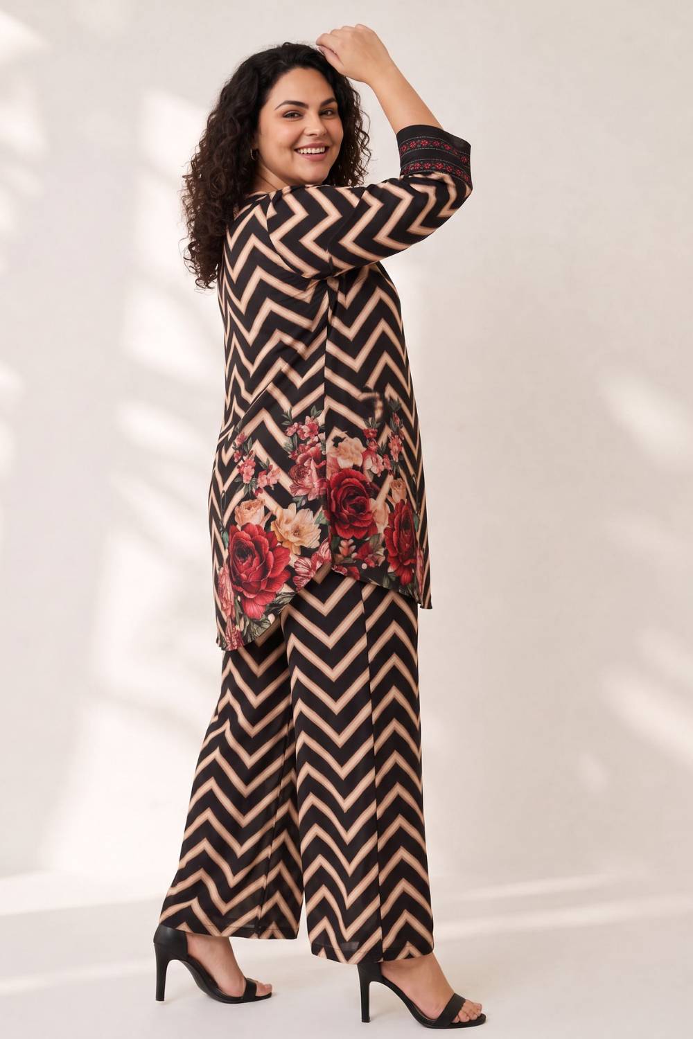 Comfortable Plus Size Black Rose Chevron Print Coord Set
